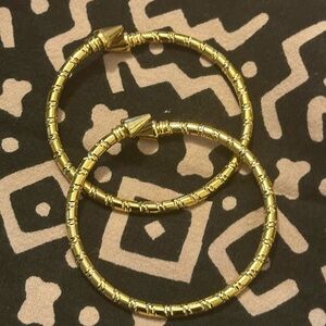 One(1) Yellow Gold West Indian Caribbean Bangle Arrow Ends Jamaican